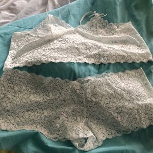 🖤4/$25🖤 White lace bralette and panty set